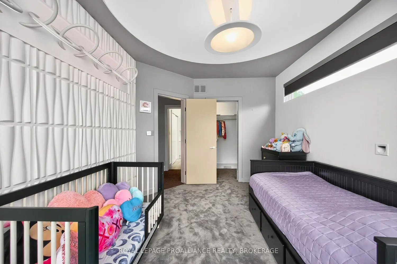 Additional image 5 of 3 Authors Lane