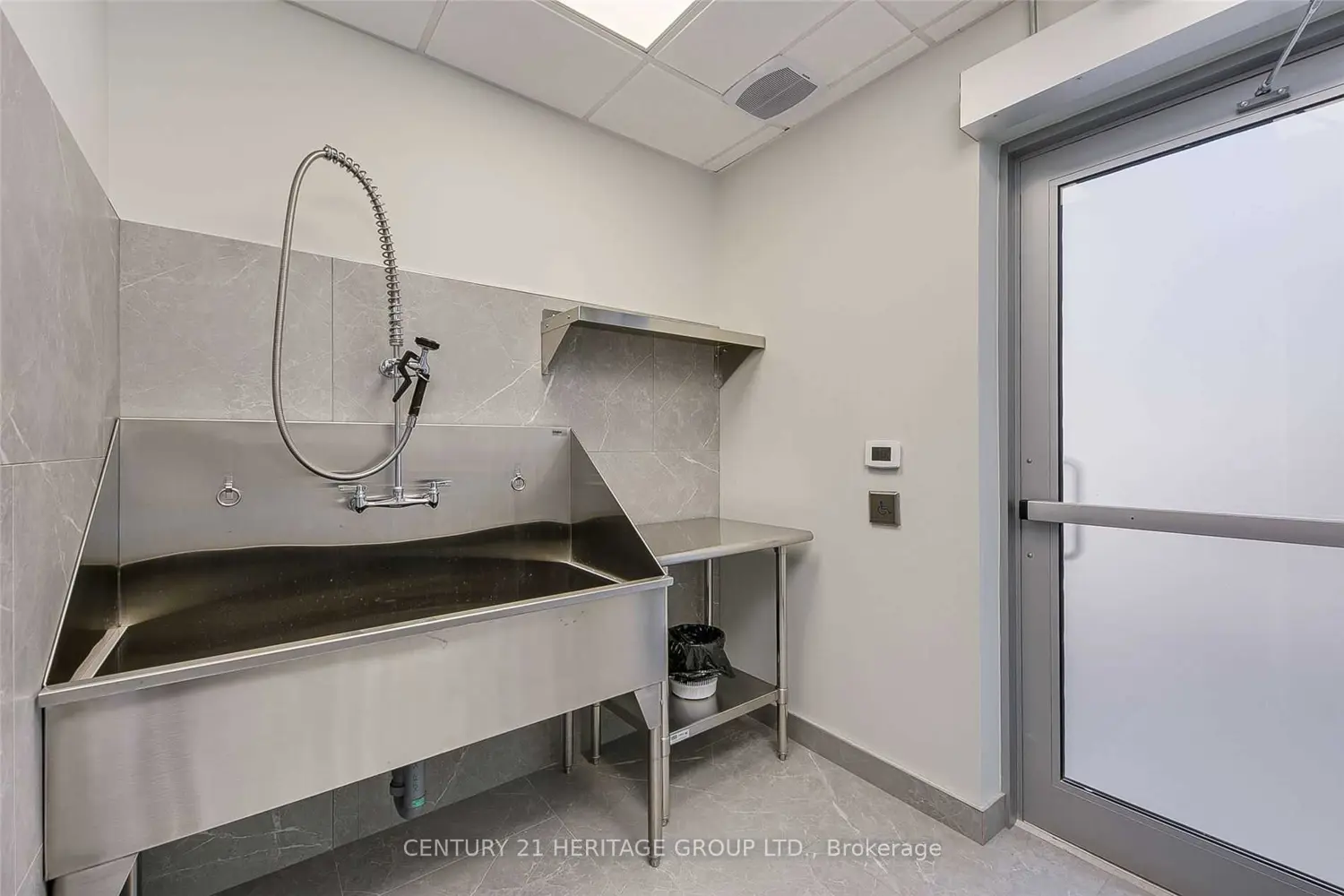 Additional image 15 of 58 Lakeside Terrace 808