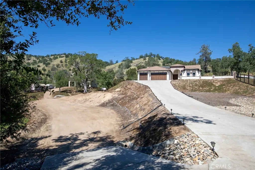 29200 Acorn Ct, Coarsegold, CA 93614