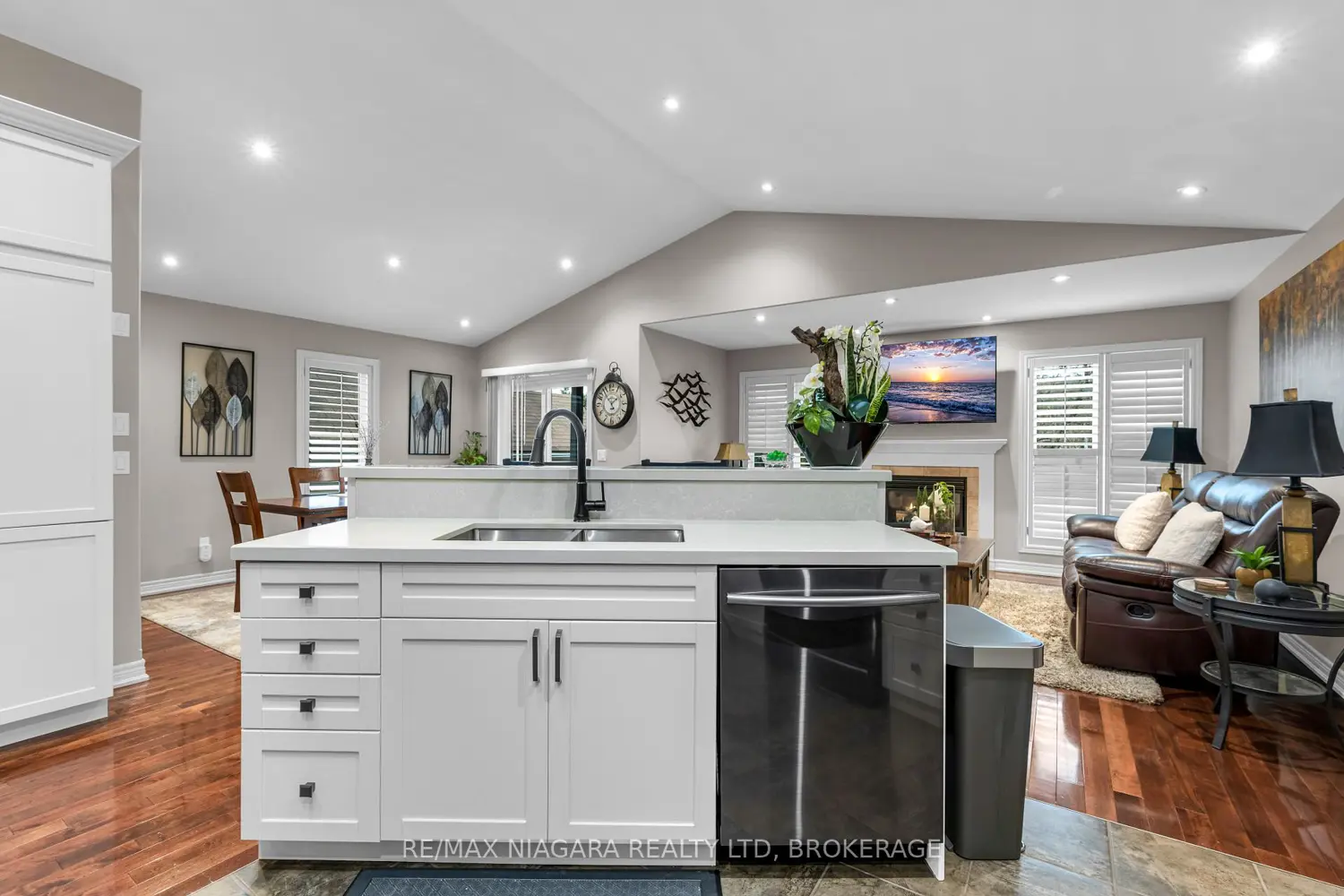 Additional image 9 of 30 Ball Avenue