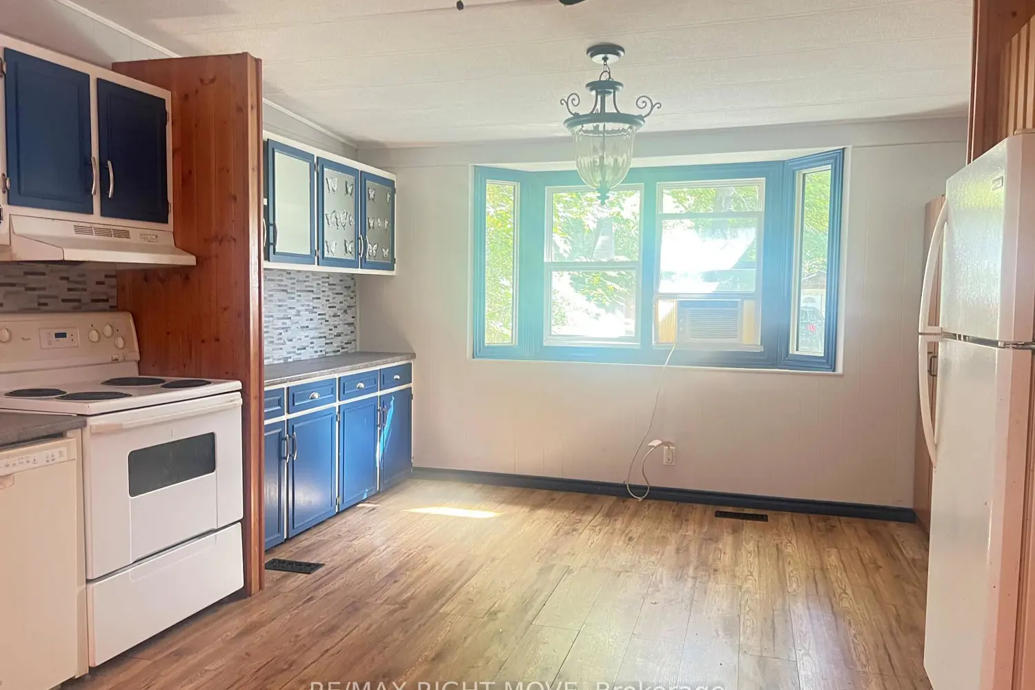 Additional image 8 of 1052 4 Seasons Road