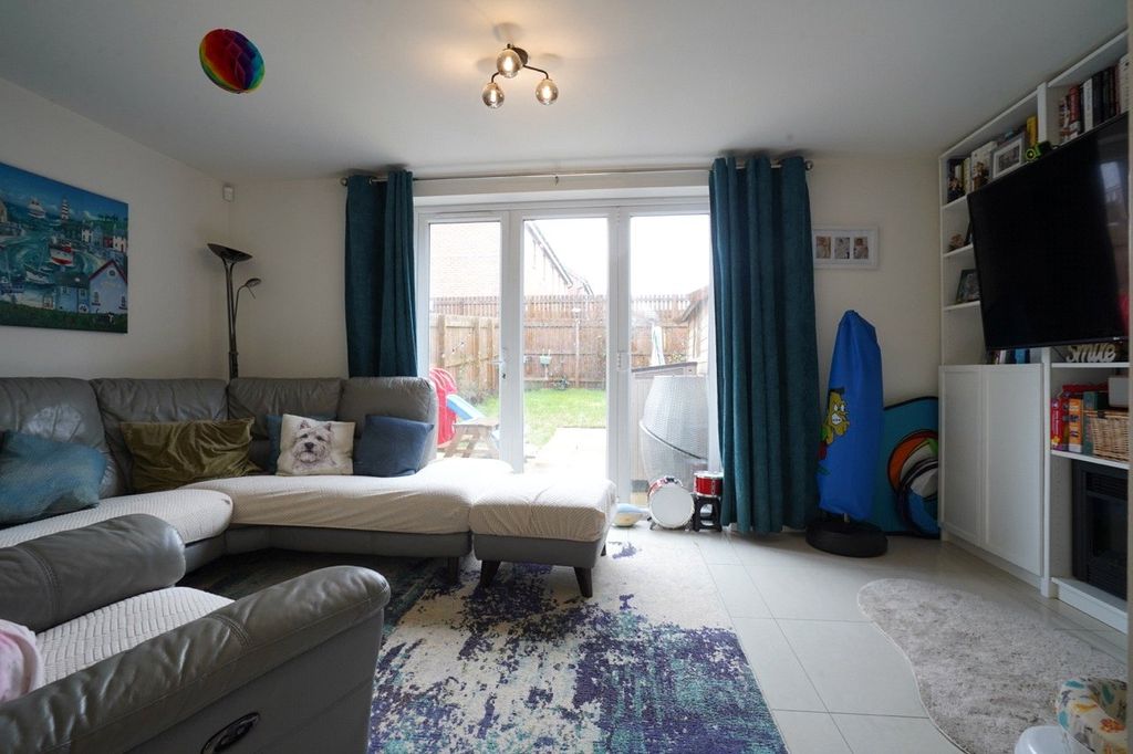 Additional image 2 of 4 bed end terrace house for saleLittle Wood Crescent, Wakefield, West Yorkshire WF1