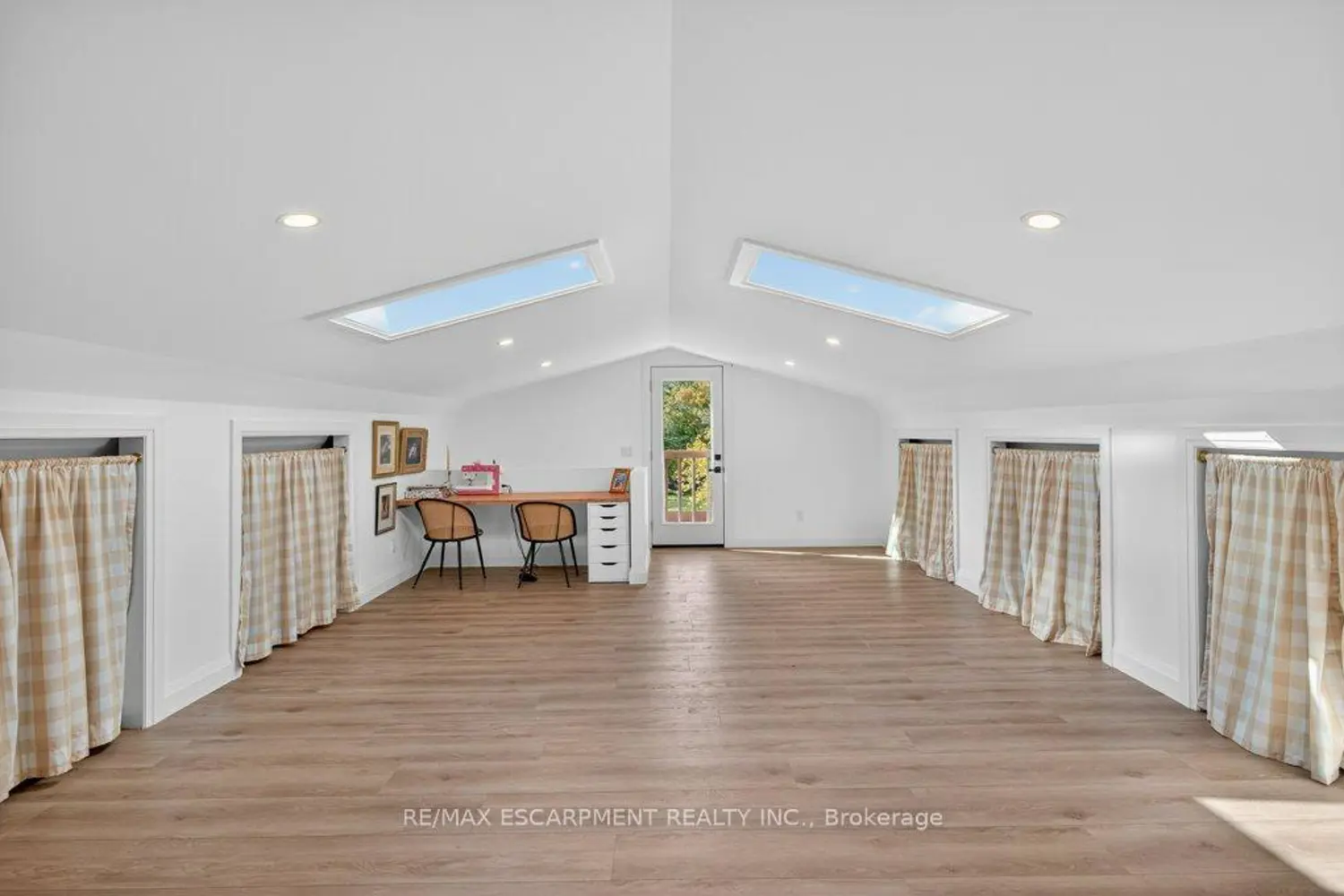 Additional image 17 of 5 Lees Line