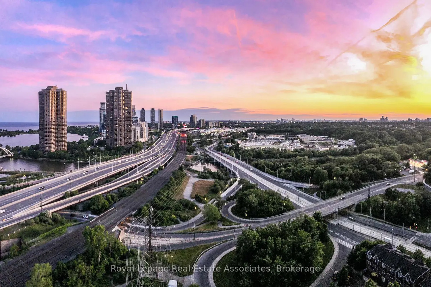 Additional image 11 of 105 The Queensway 2206