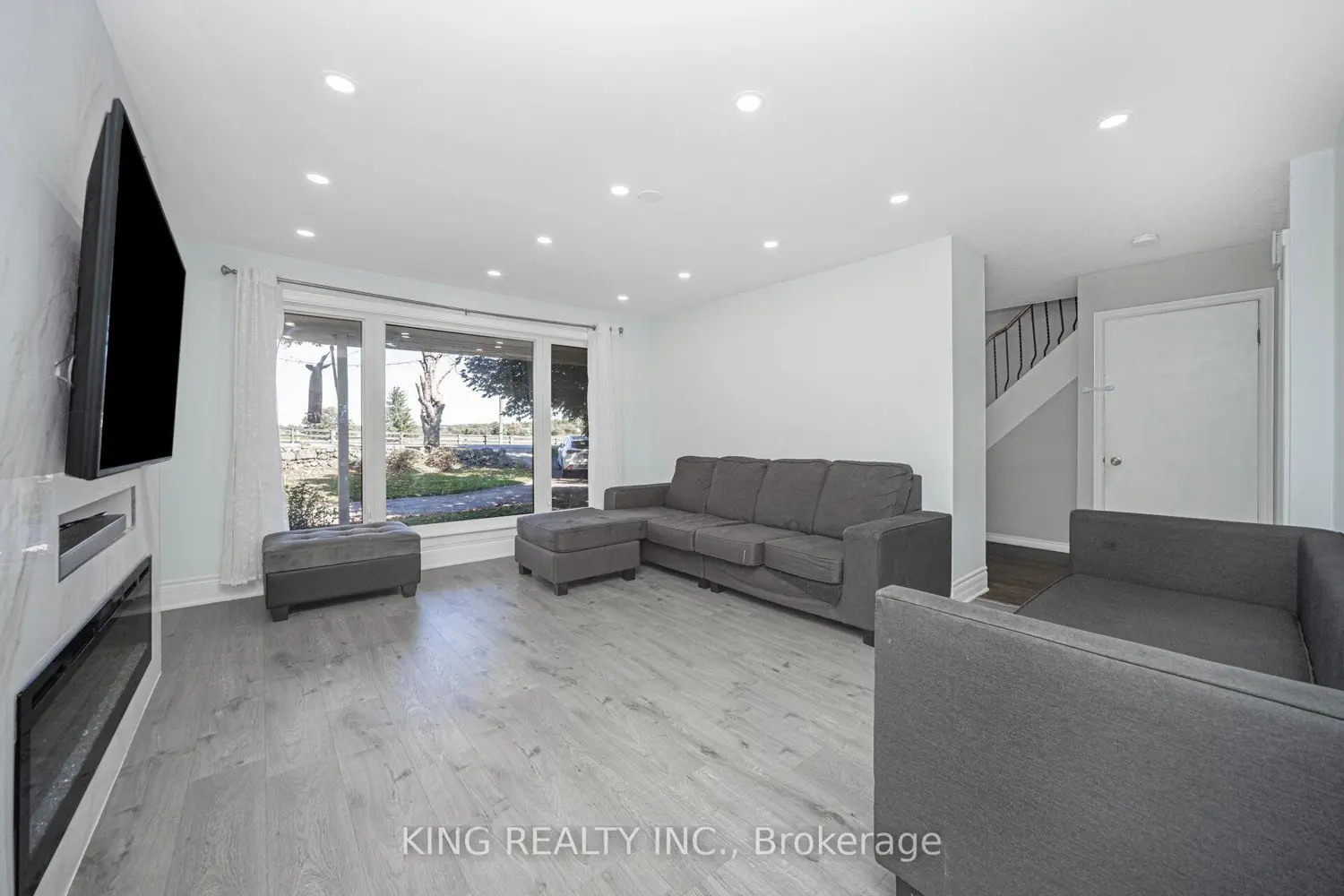 Additional image 4 of 5326 Ninth Line