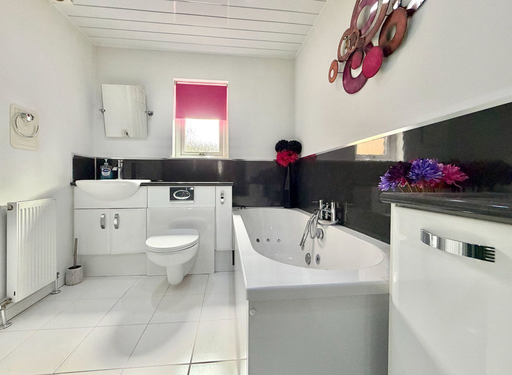 Additional image 21 of 3 bed flat for saleNewhouse Road, Grangemouth FK3