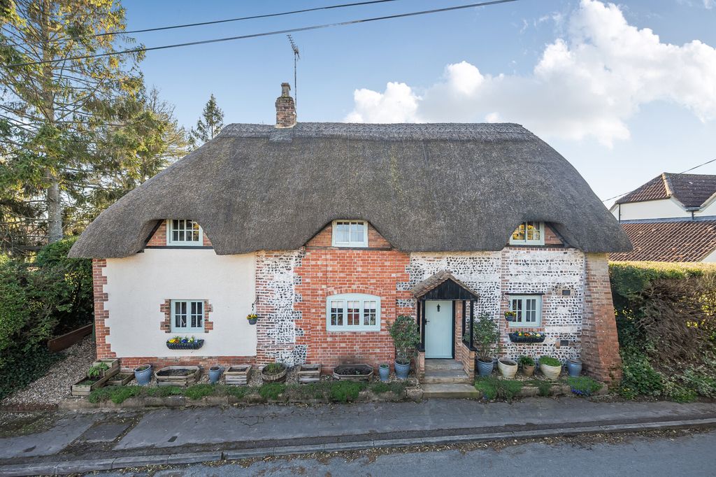 3 bed detached house for saleHaxton, Salisbury SP4