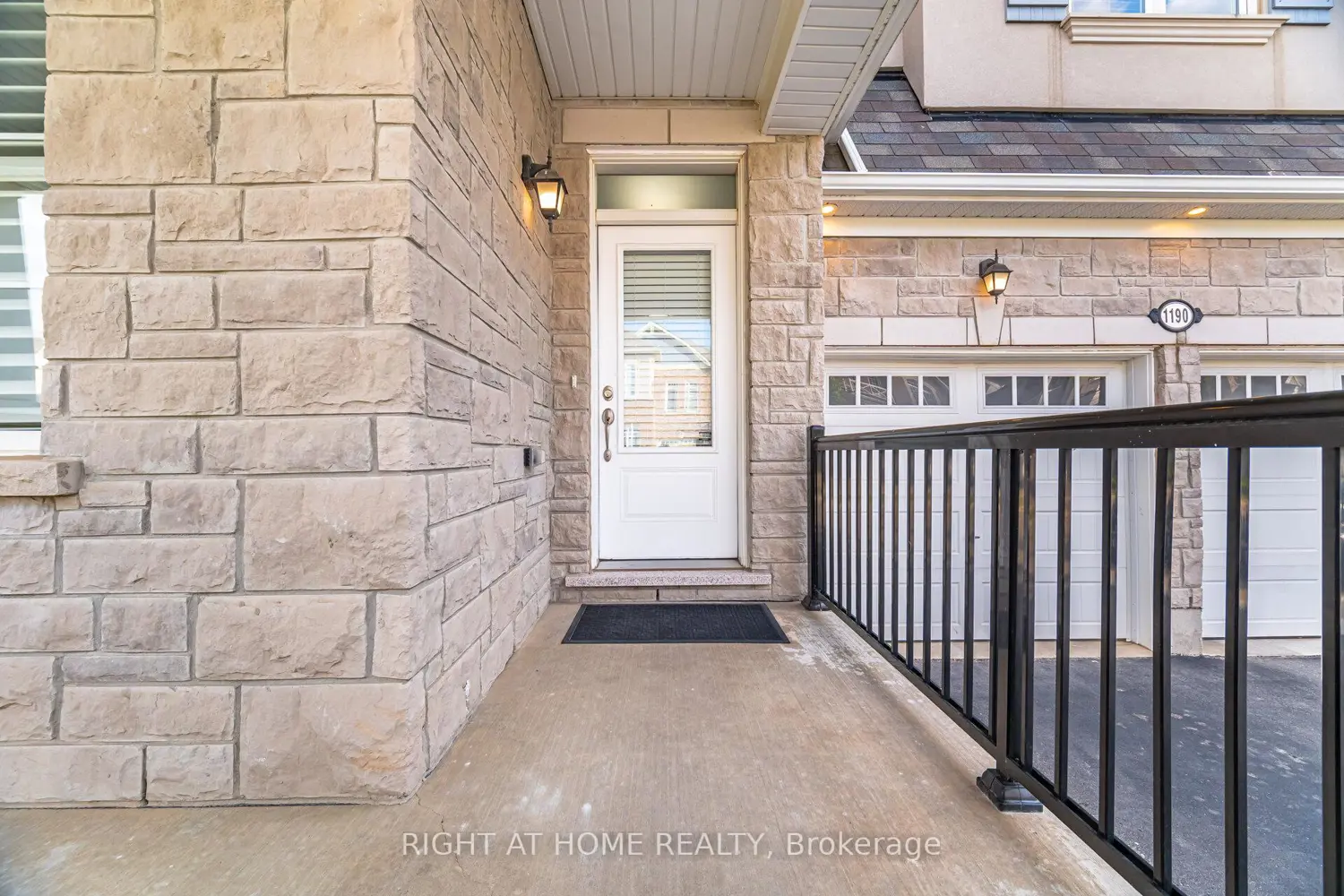 1190 Mceachern Court photo 4