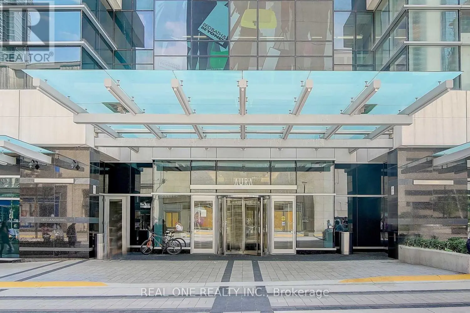 Additional image 2 of 386 Yonge Street 4010