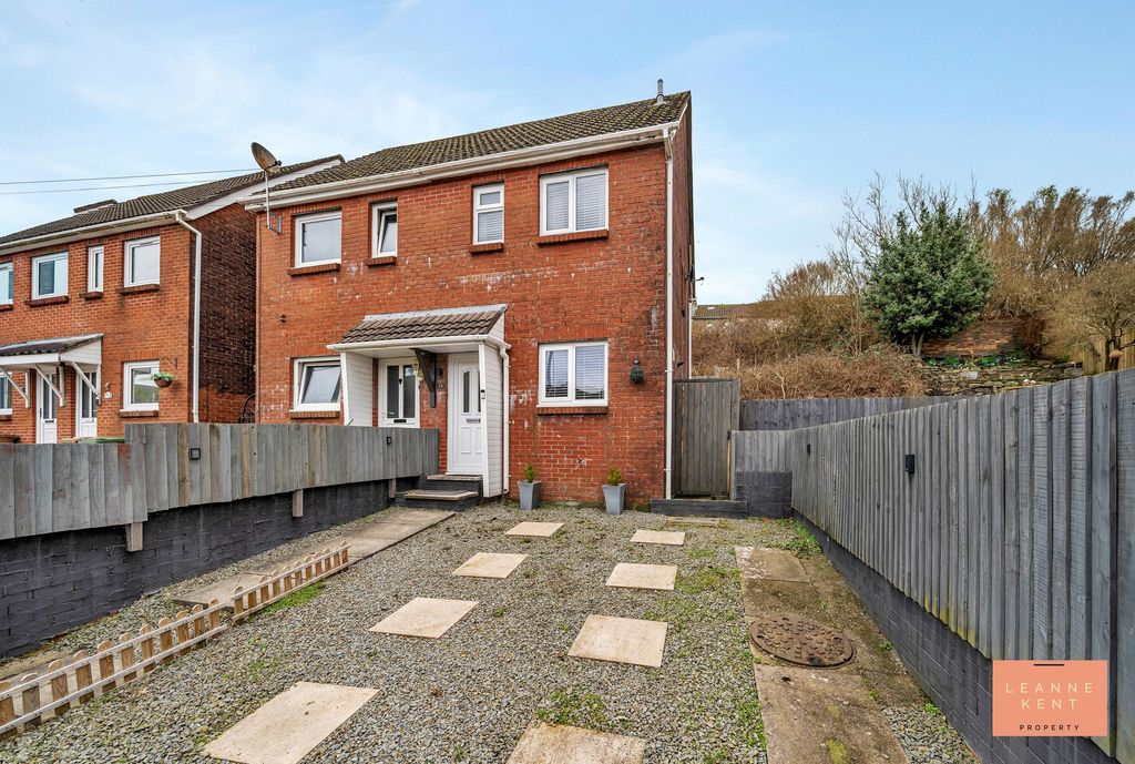 3 bed semi-detached house for saleStanley Street, Senghenydd CF83