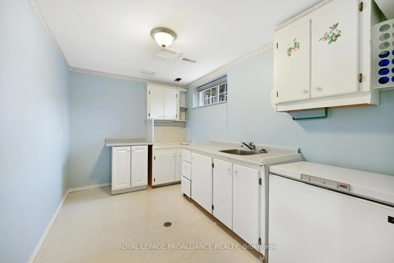 Additional image 17 of 1003 Montrose Street