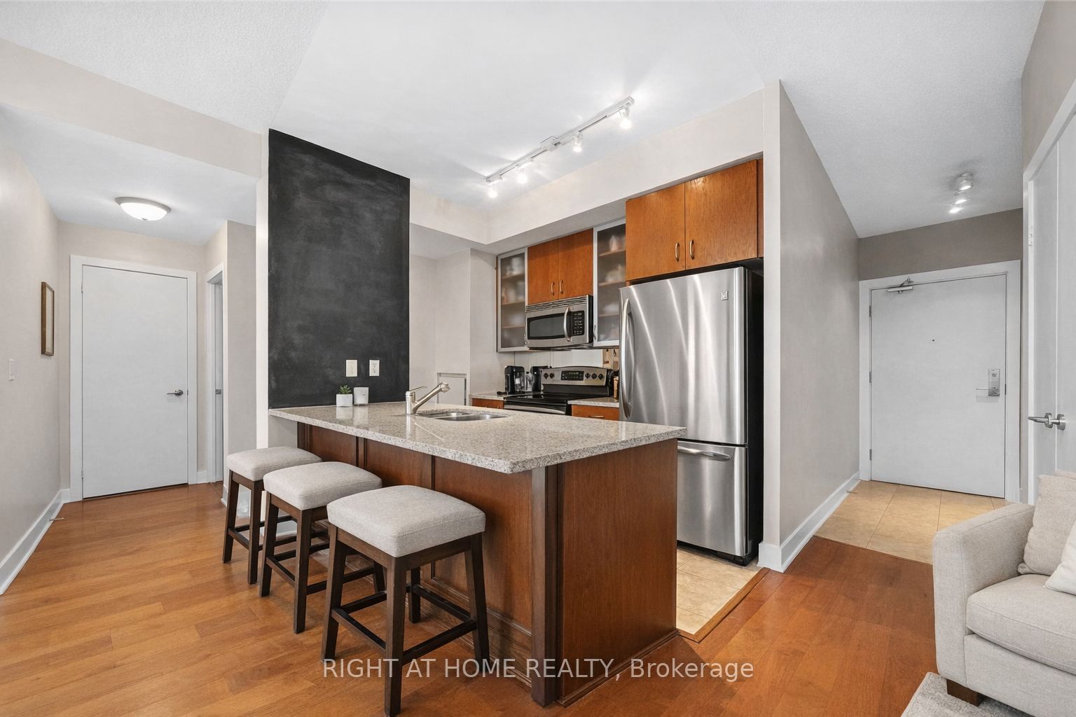 Additional image 2 of 609-438 King Street W, Toronto, ON, M5V 3T9