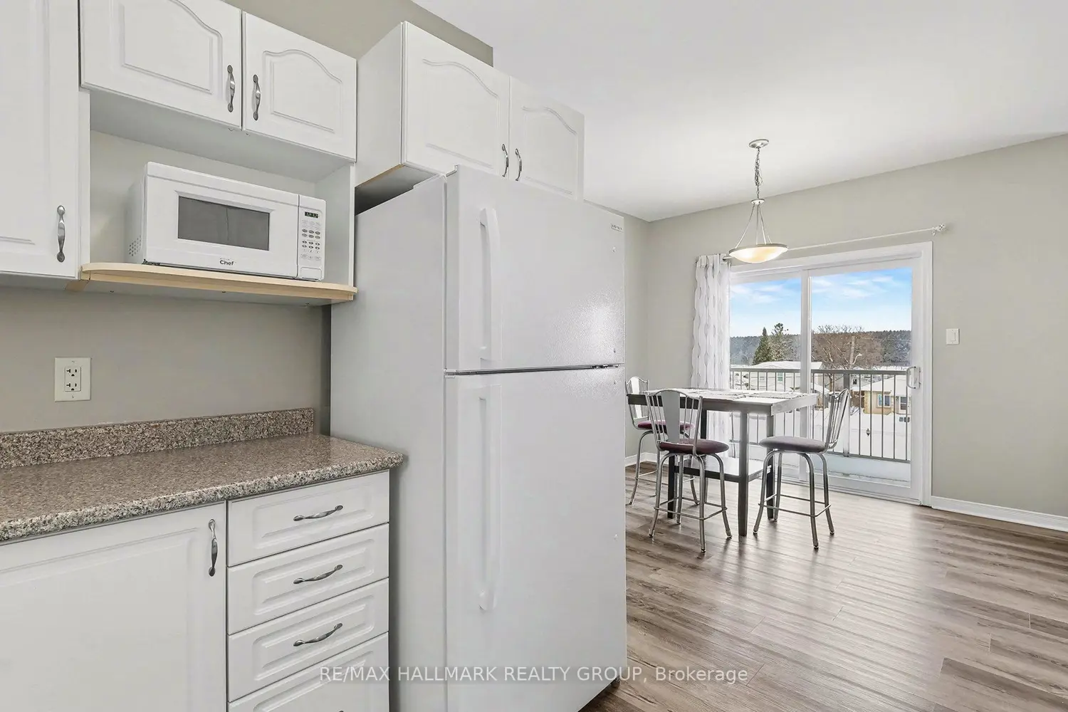 Additional image 9 of 1026 Laurier Street 208