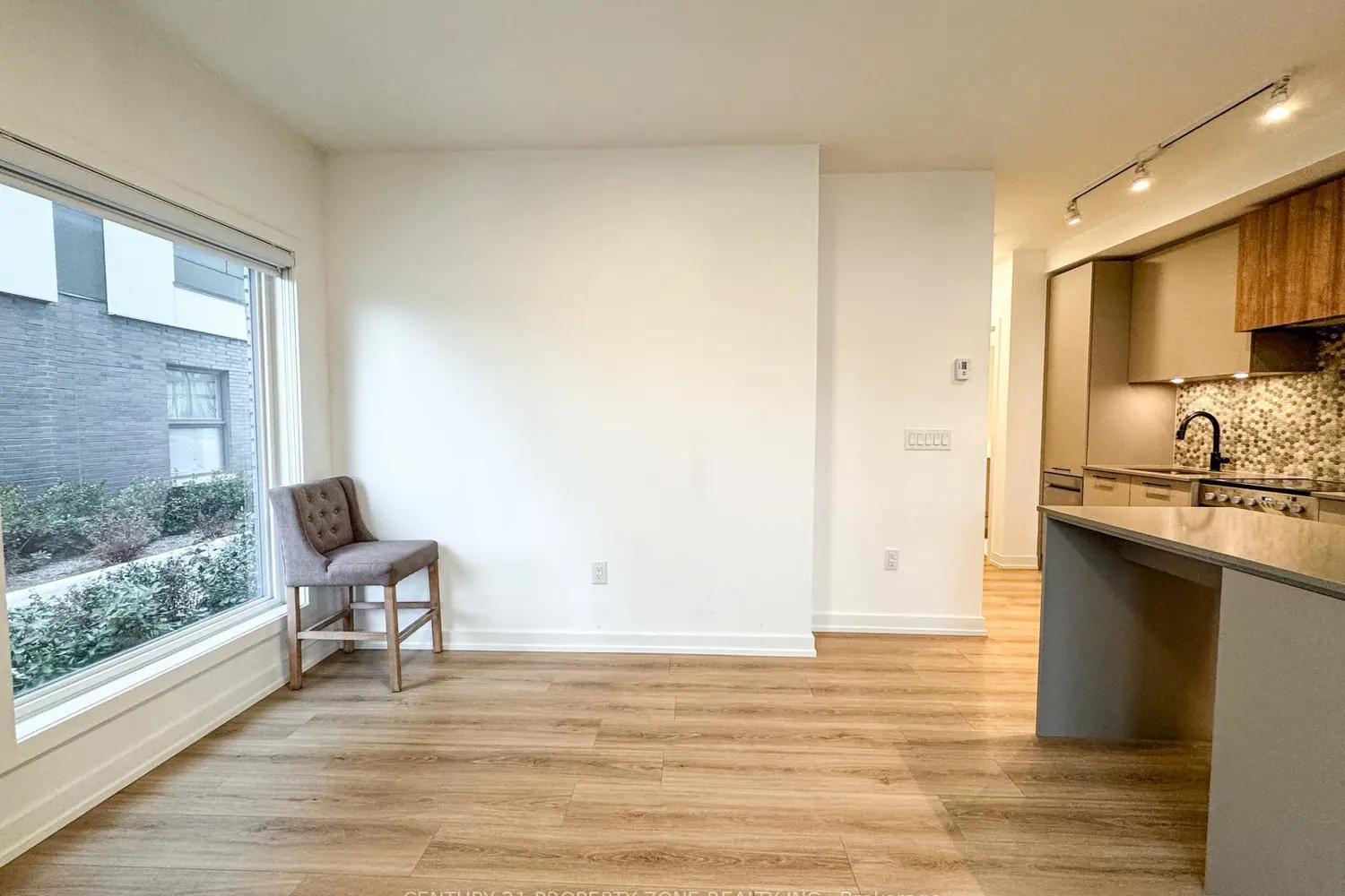 Additional image 4 of 20 Lagerfeld Drive 06