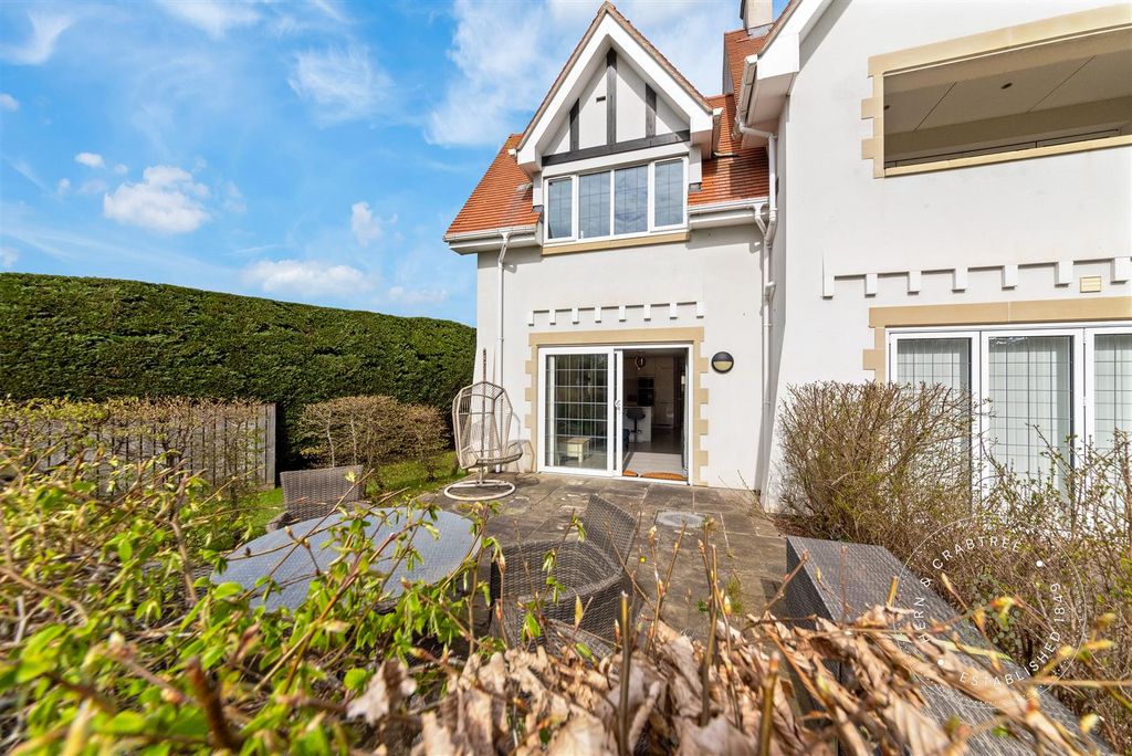 2 bed flat for saleThe Retreat, The Chantry, Llandaff, Cardiff CF5