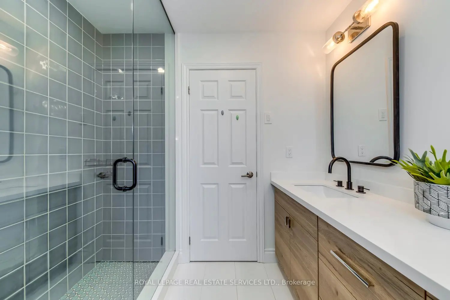 Additional image 16 of 1387 Bayshire Drive