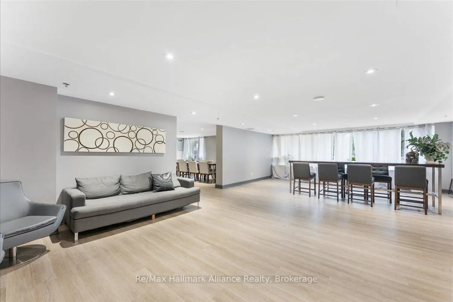 Additional image 18 of 1369 Bloor Street 910