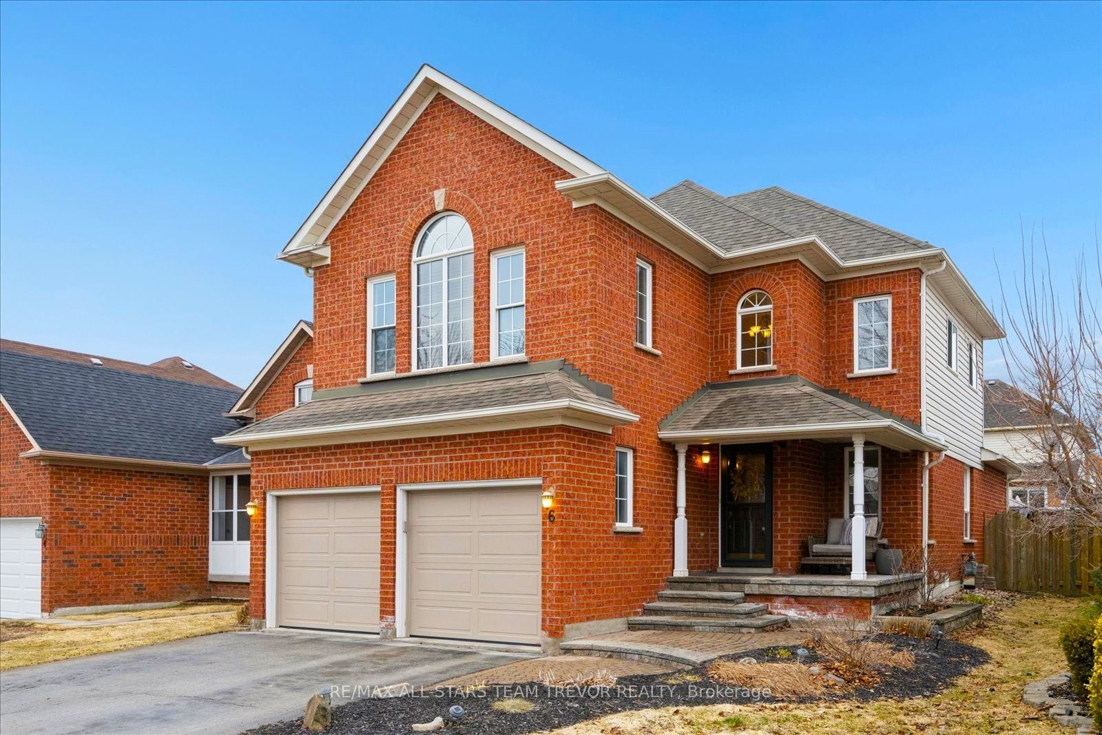 6 Joliette Place, Georgina, ON, L4P 3Y9
