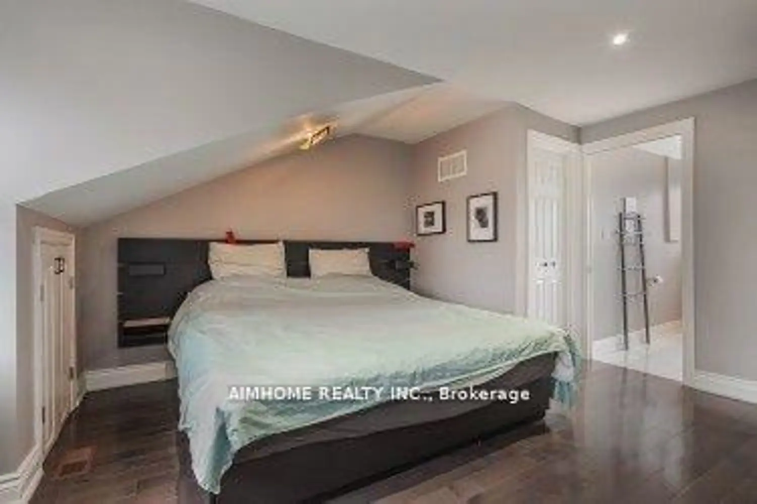 Additional image 11 of 360 R Dundas Street Th#2