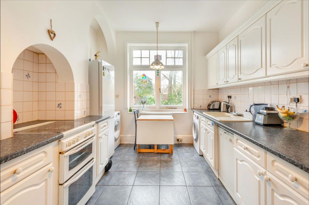 Additional image 4 of 3 bed flat for saleOrchard Wood, Ascot SL5