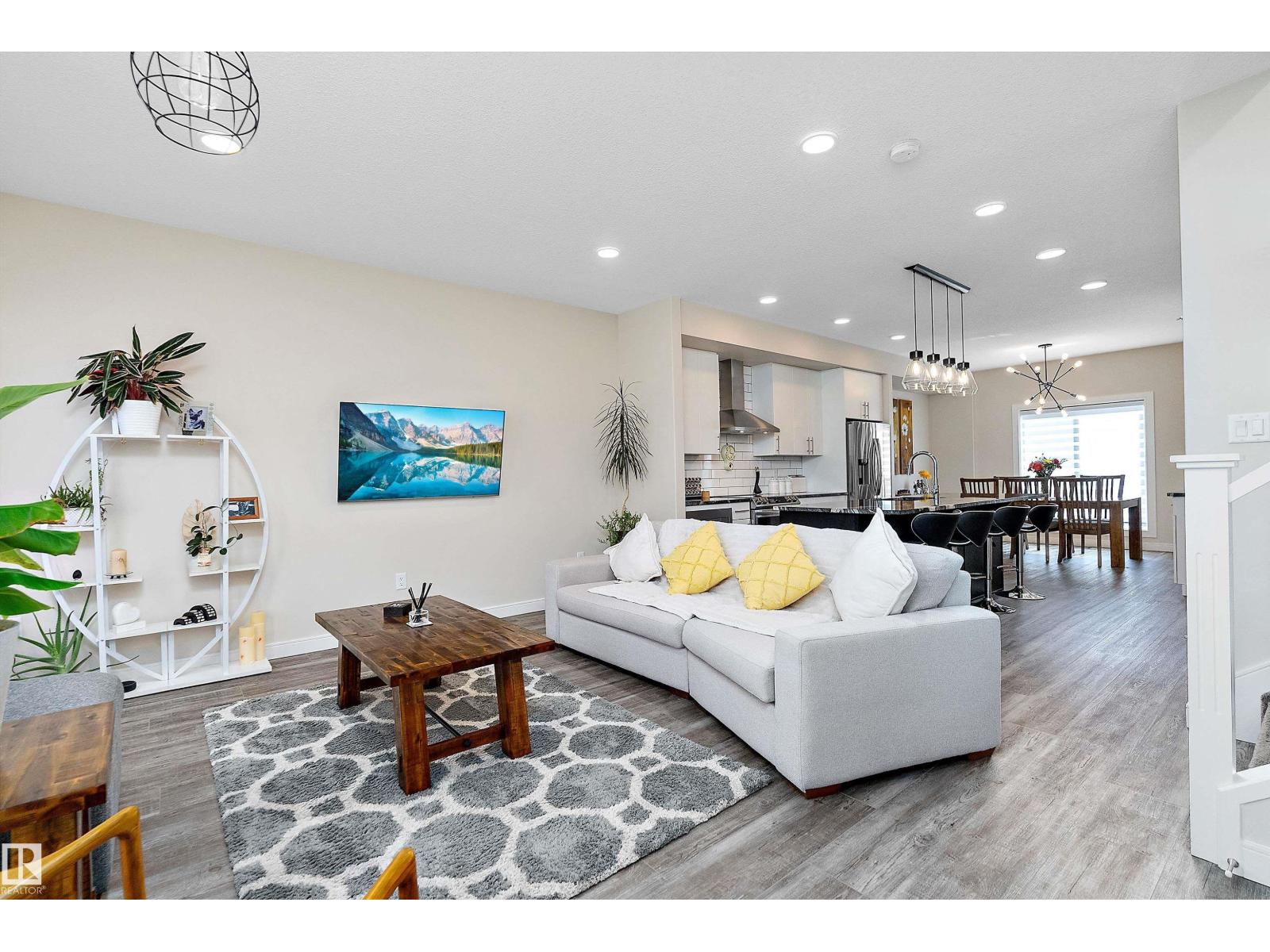 Additional image 3 of 7819 Yorke Road NW, Edmonton, AB, T5G2R6