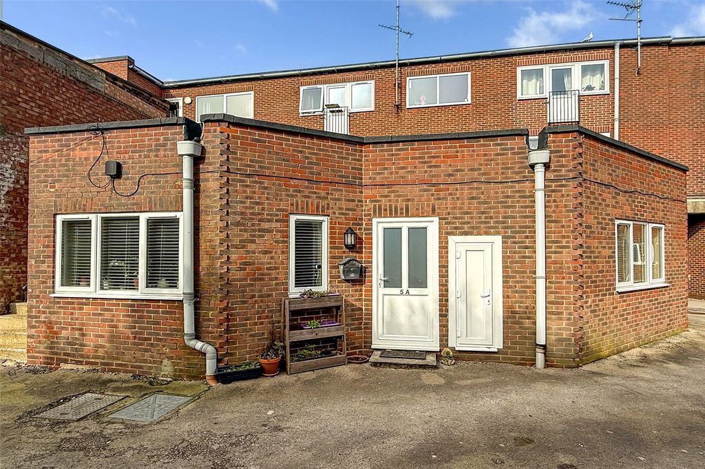 2 bed flat for saleAntonia Court, Terminus Road, Littlehampton, West Sussex BN17