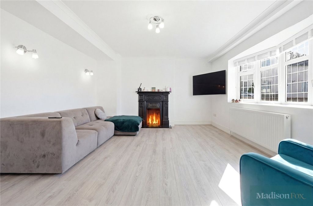 Additional image 3 of 3 bed semi-detached house for saleGravel Close, Chigwell, Essex IG7