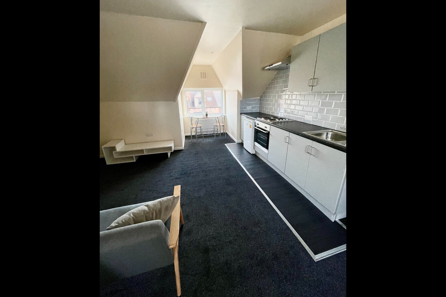 1 Bed Flat, Landseer Avenue, LS13, N1 7GU