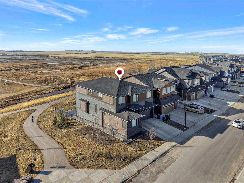 Additional image 2 of 351 Lucas Way NW, Calgary, AB, T3P 1Z3