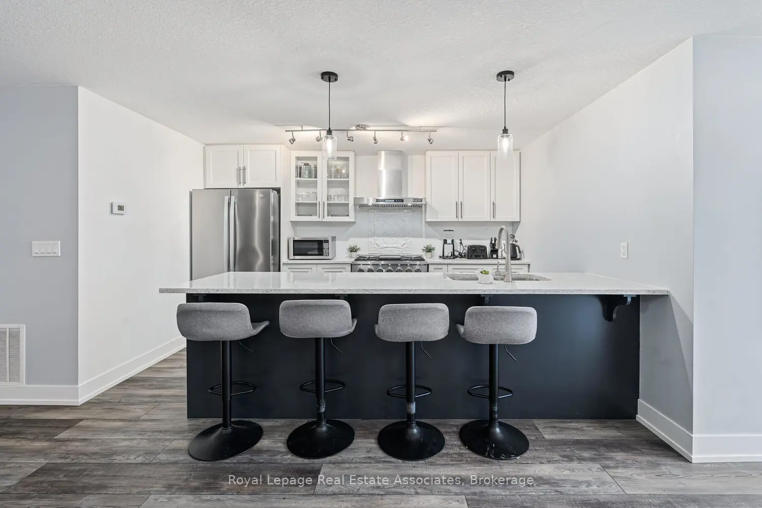 Additional image 3 of 17 Centre Street 102