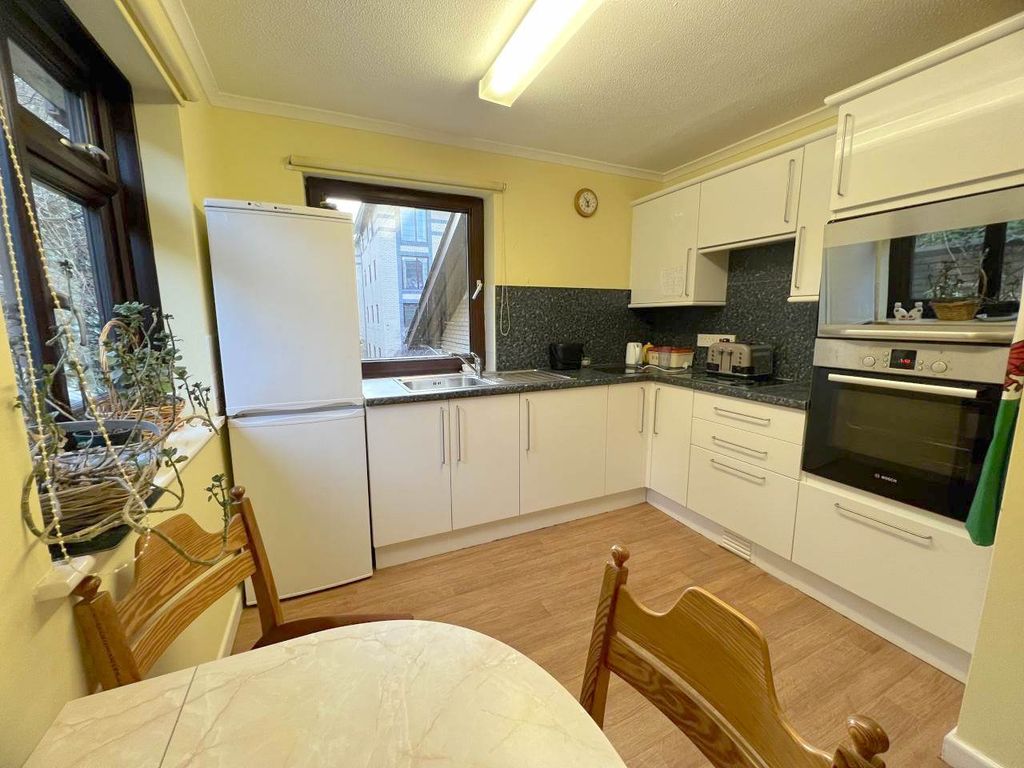2 bed flat for saleGerddi Rheidol, Trefechan, Aberystwyth SY23 photo 5