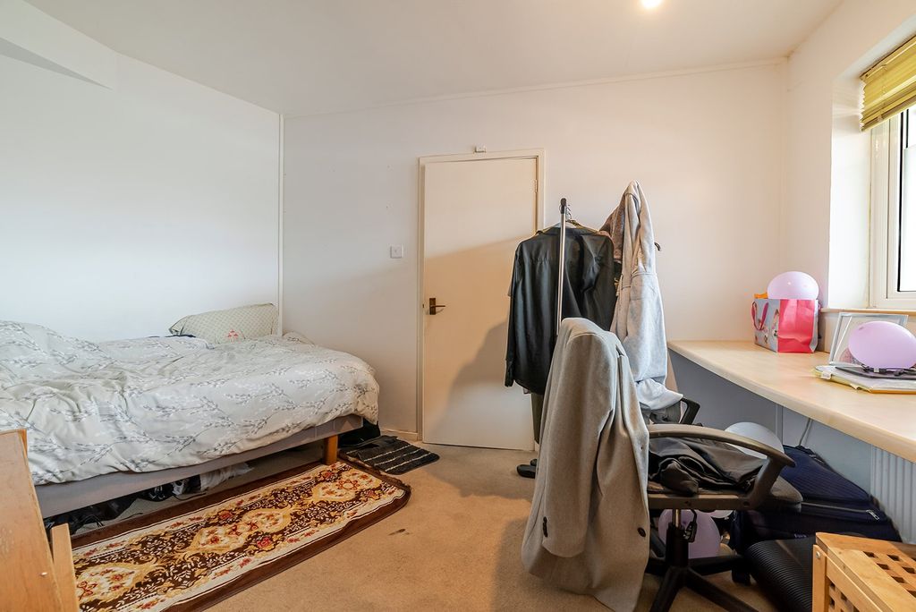 Additional image 7 of 3 bed flat for saleBurkes Road, Beaconsfield, Buckinghamshire HP9