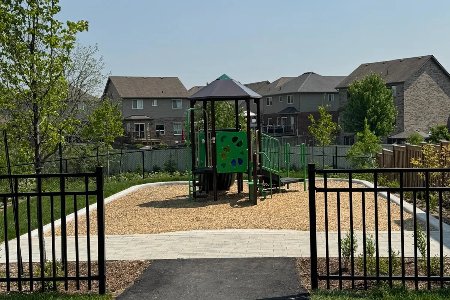 Additional image 19 of 690 Broadway Avenue 8