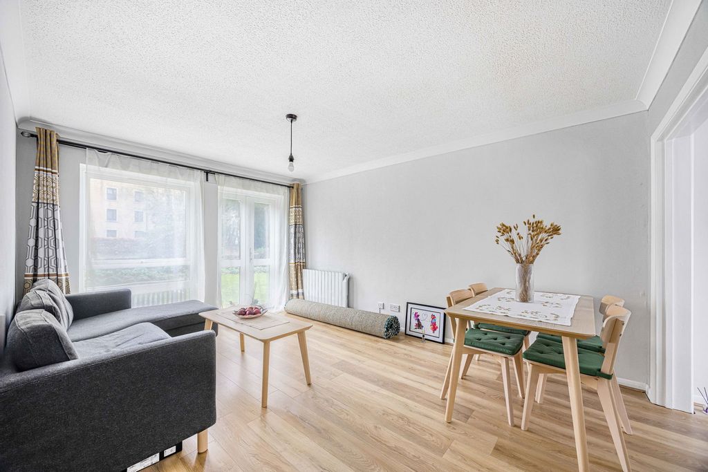 Additional image 5 of 2 bed flat for saleHillcourt Road, Cheltenham GL52