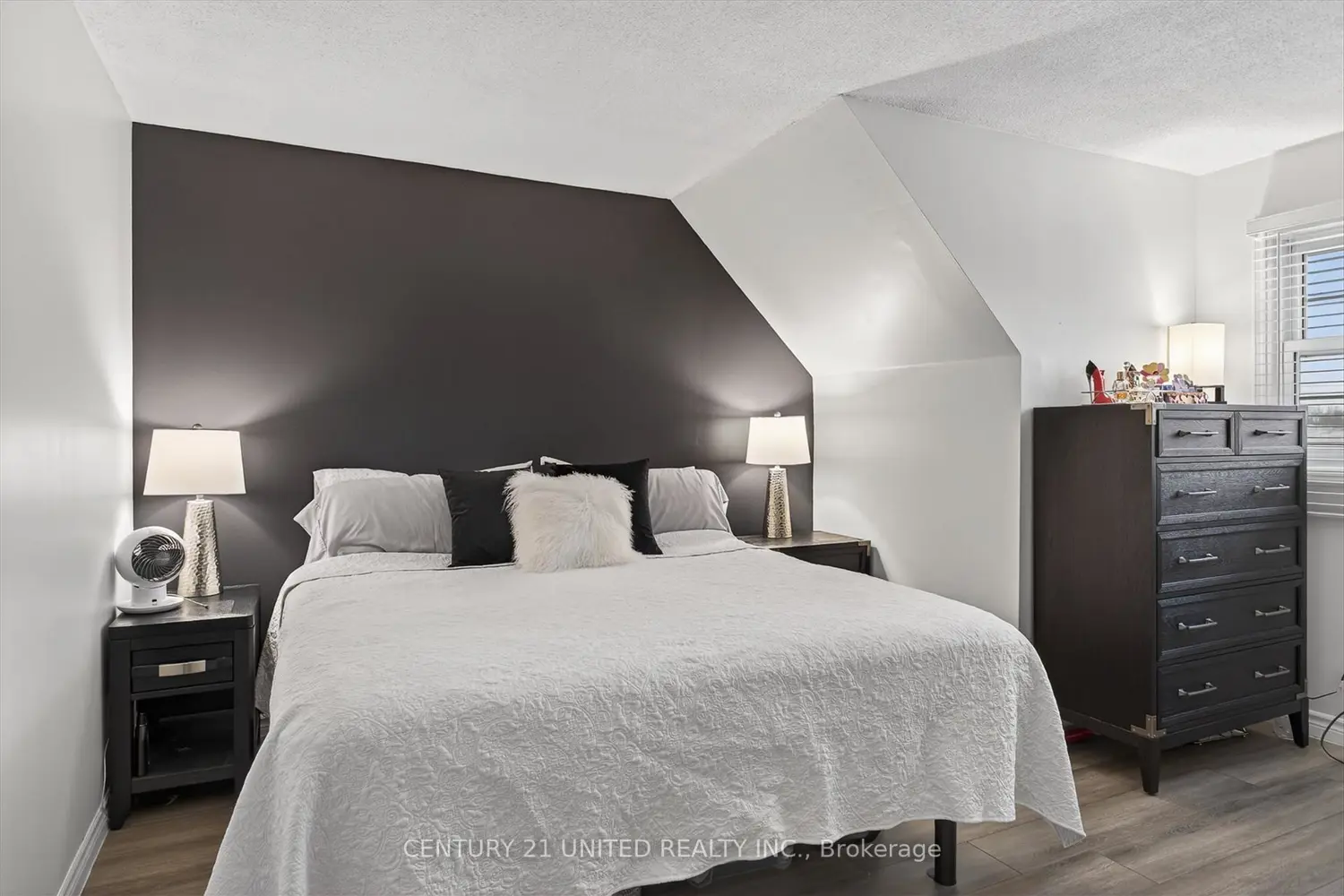 Additional image 8 of 965 Hiawatha Line