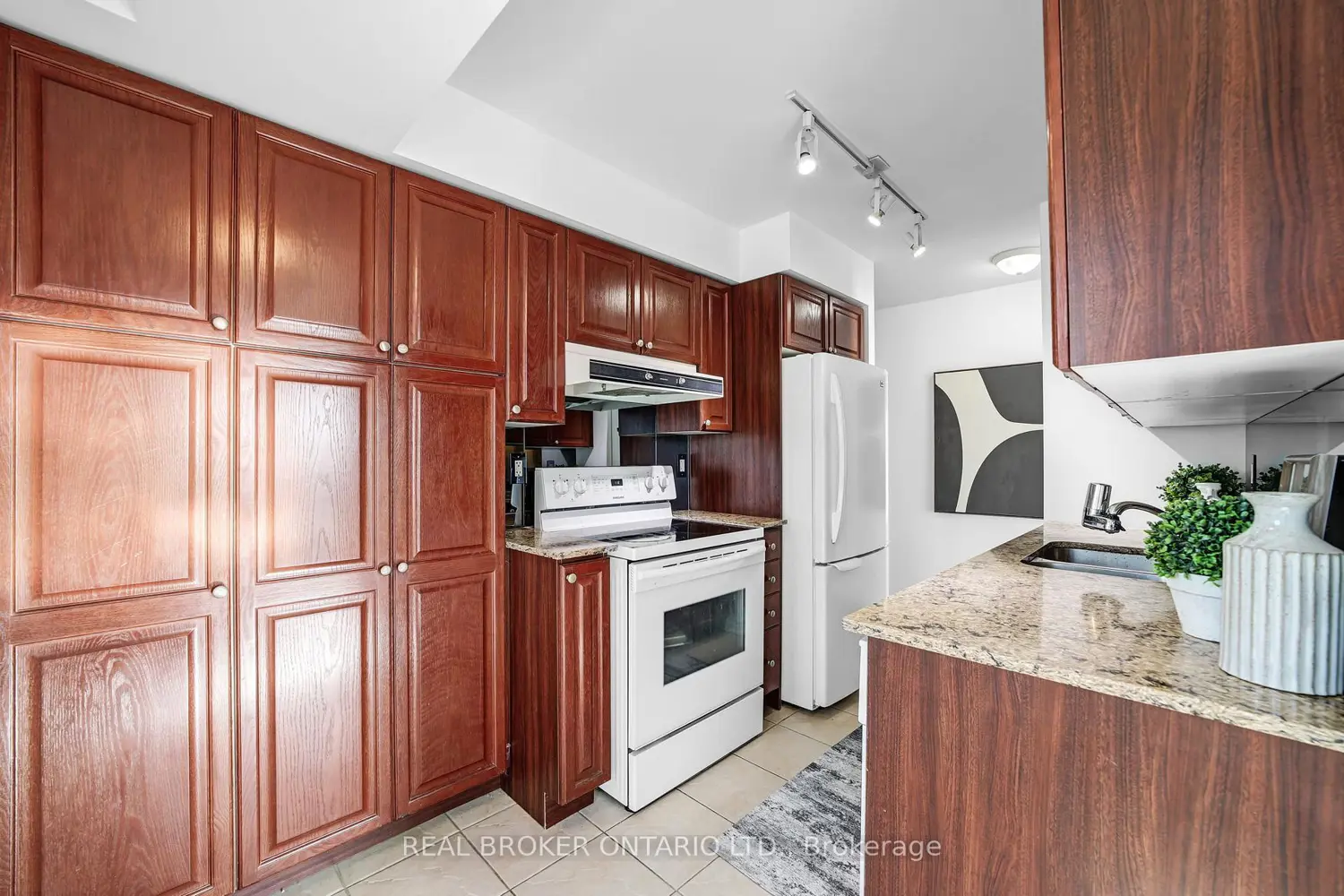 Additional image 12 of 1 Elm Drive 1005