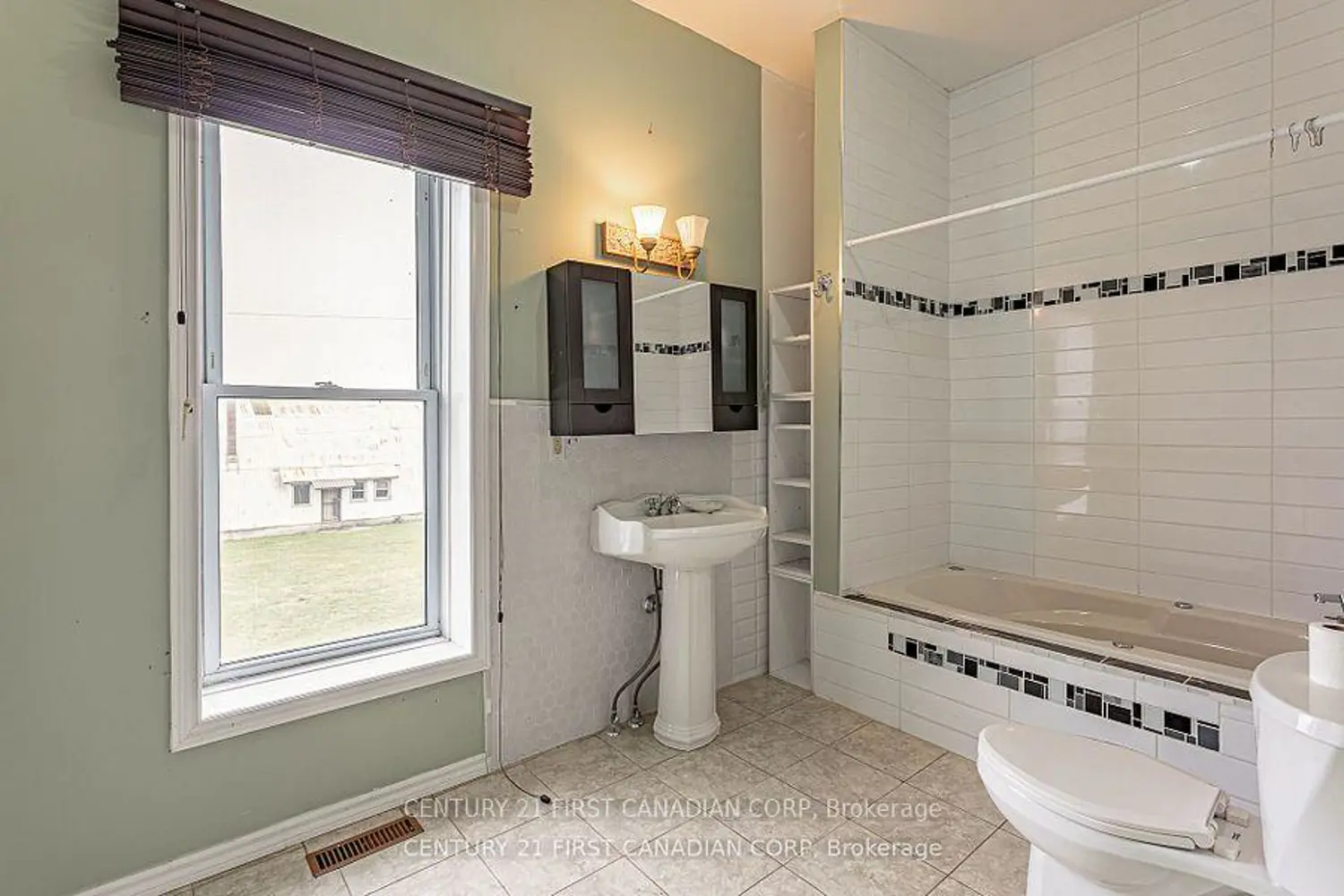 Additional image 11 of 50917 Yorke Line