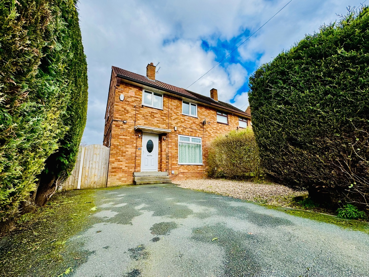 2 Bed Semi-Detached House, Latchmere Drive, LS16, N1 7GU
