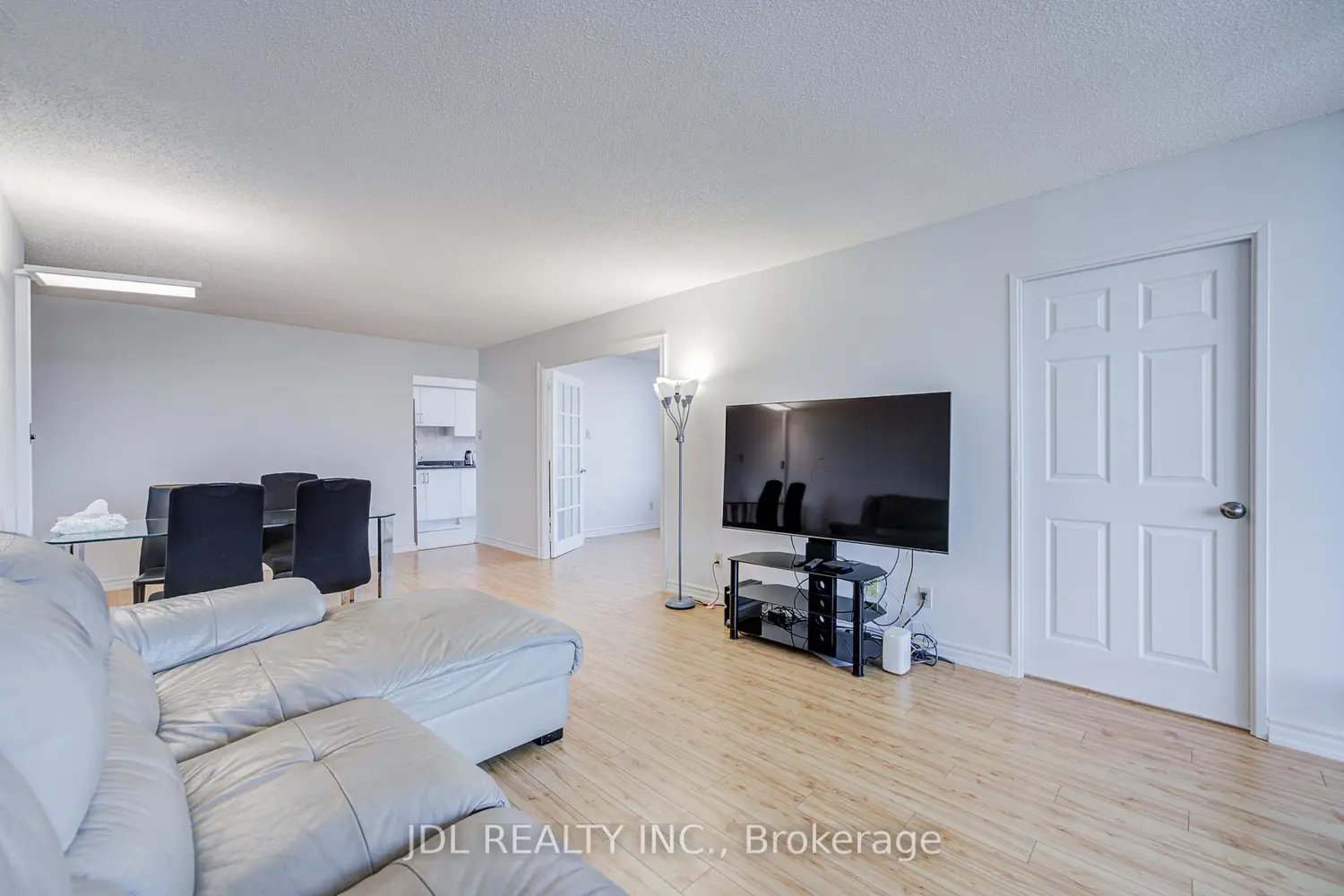Additional image 10 of 1 Reidmount Avenue 1106
