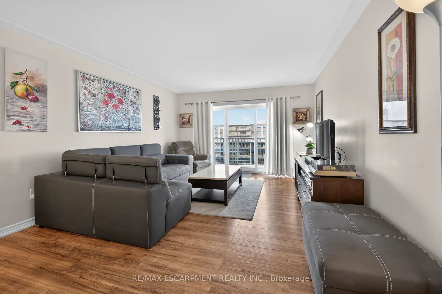 Additional image 3 of 8 Woodman Drive 601