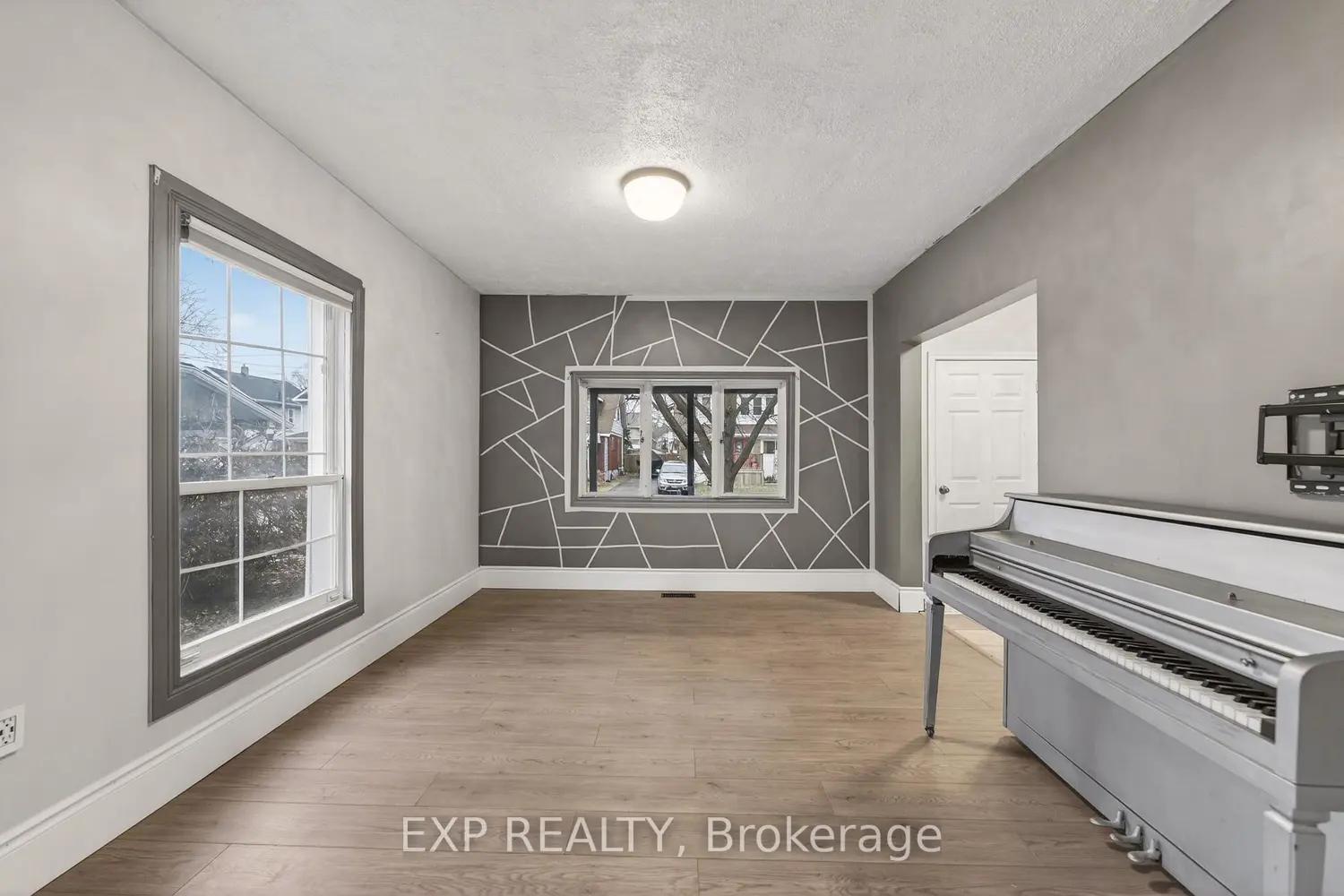 Additional image 8 of 4576 Fourth Avenue