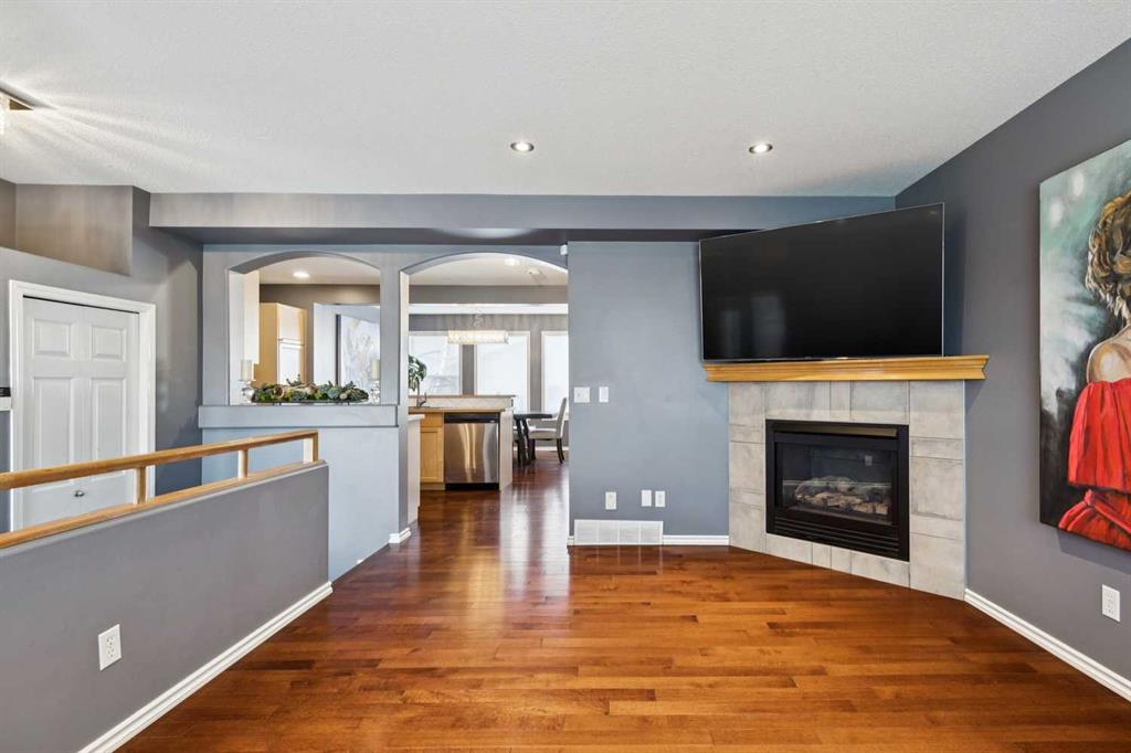 Additional image 3 of 27 Everstone Way SW, Calgary, AB, T2Y 4E4