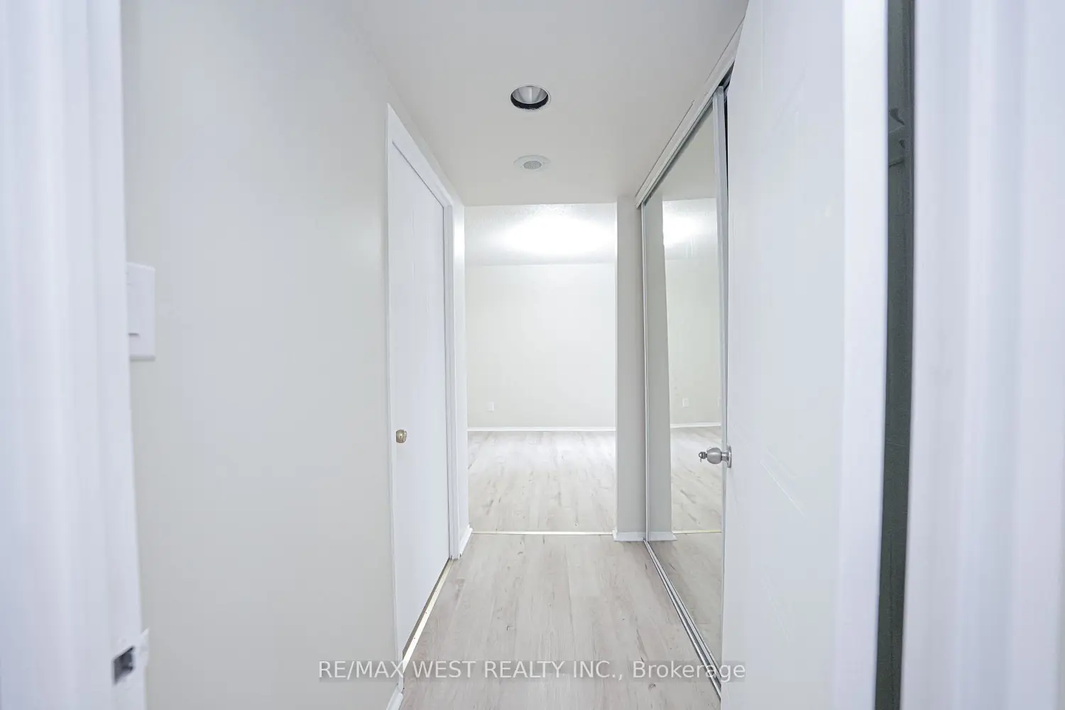 Additional image 19 of 1470 Midland Avenue 608