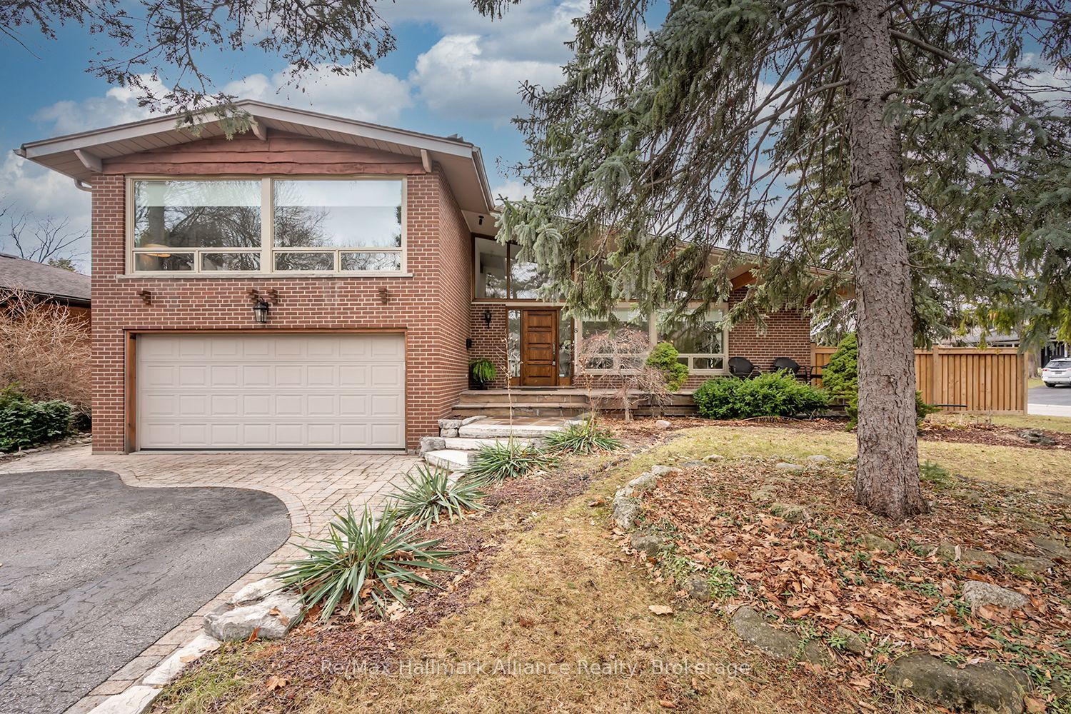 8 Silverthorne Bush Drive, Toronto, ON, M9C 2X5