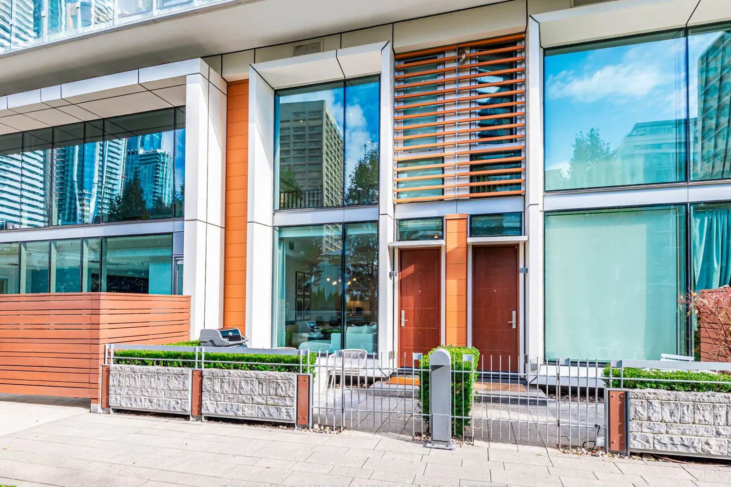 39 Queens Quay Th132