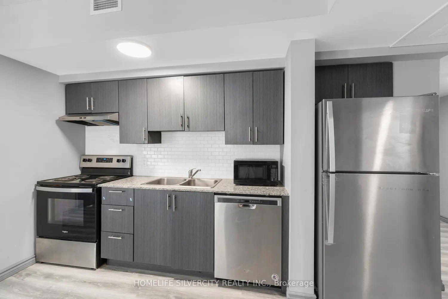 Additional image 17 of 275 Larch Street A405