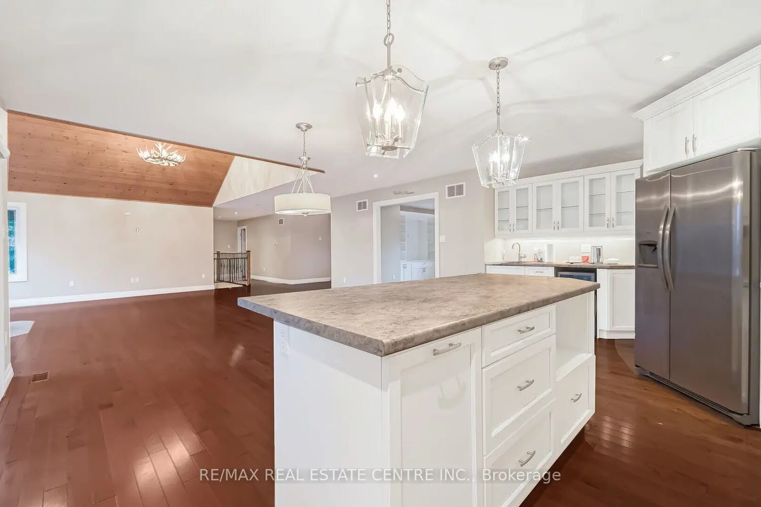 Additional image 5 of 294288 8Th Line