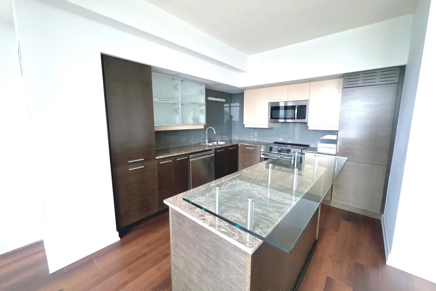 Additional image 3 of 8 Telegram Mews 833