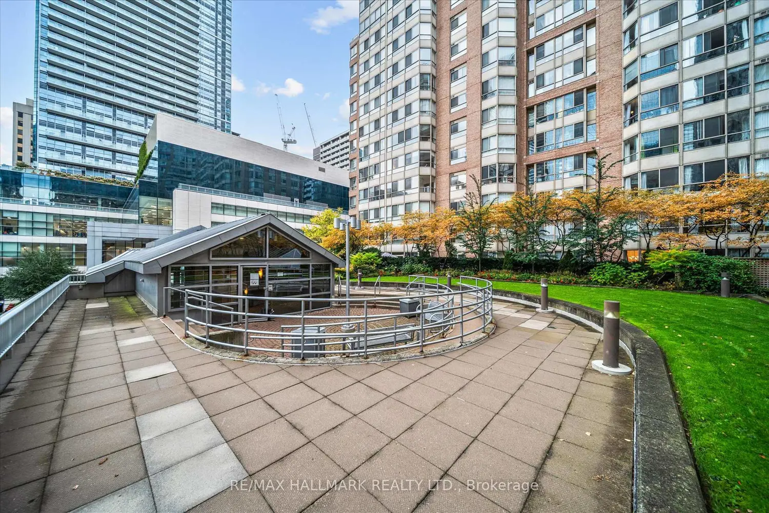 Additional image 19 of 717 Bay Street 703