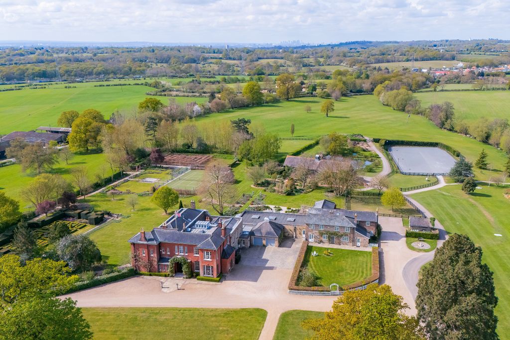 7 bed lodge for saleWeald Road, South Weald CM14
